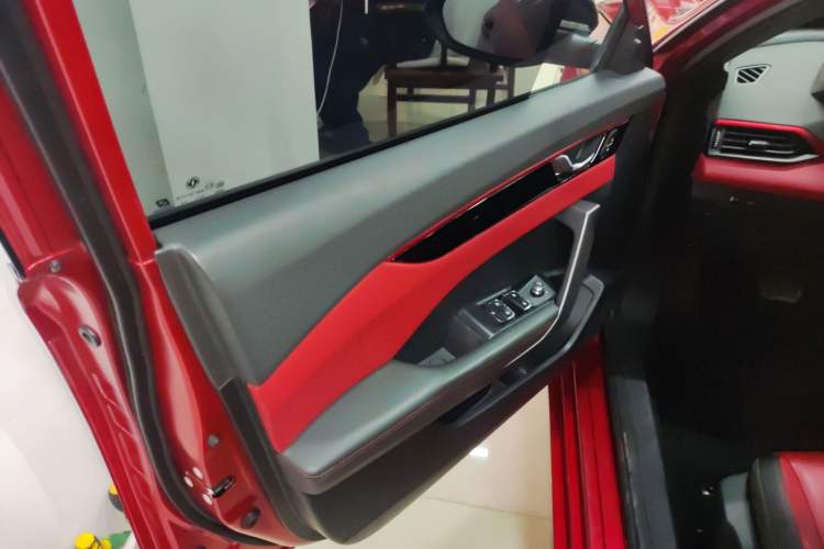 Used Dongfeng Aeolus Yixuan 2022 230T Automatic Adaptive-Beam Knight Edition Left Front Door Interior