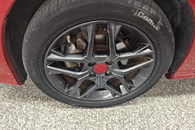Used Dongfeng Aeolus Yixuan 2022 230T Automatic Adaptive-Beam Knight Edition Left Front Wheel Hub