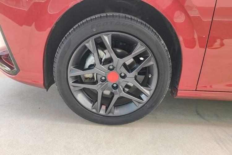 Used Dongfeng Aeolus Yixuan 2022 230T Automatic Adaptive-Beam Knight Edition Left Front Wheel Hub