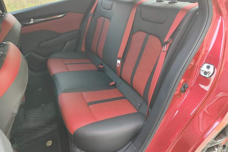 Used Dongfeng Aeolus Yixuan 2022 230T Automatic Adaptive-Beam Knight Edition Left Rear Seat