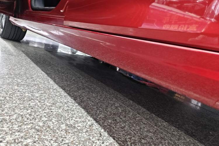 Used Dongfeng Aeolus Yixuan 2022 230T Automatic Adaptive-Beam Knight Edition Left Side Sill