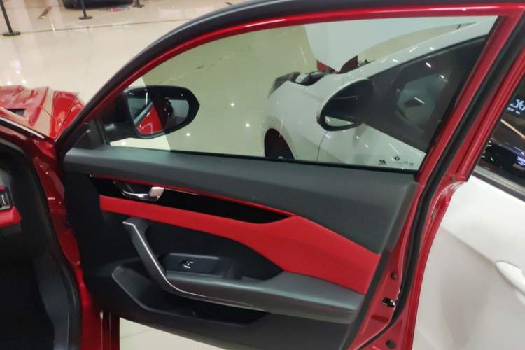 Used Dongfeng Aeolus Yixuan 2022 230T Automatic Adaptive-Beam Knight Edition Right Front Door Interior