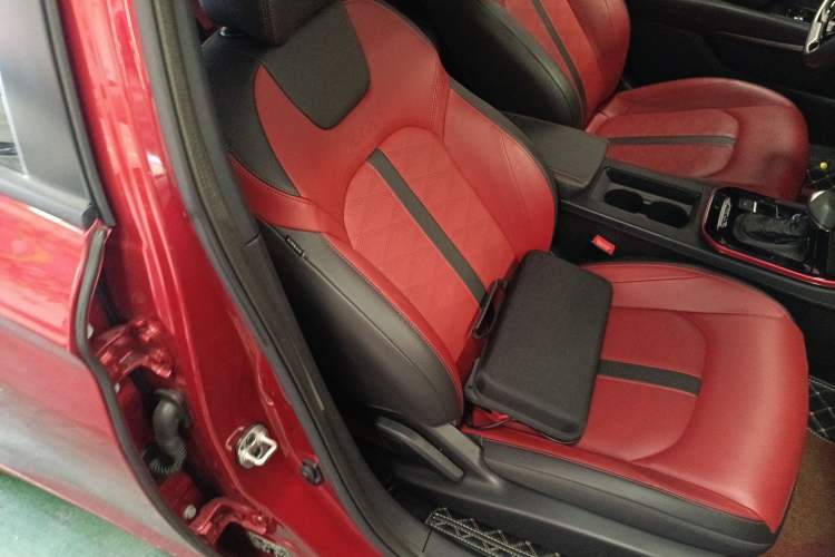 Used Dongfeng Aeolus Yixuan 2022 230T Automatic Adaptive-Beam Knight Edition Right Front Seat