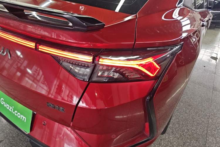 Used Dongfeng Aeolus Yixuan 2022 230T Automatic Adaptive-Beam Knight Edition Right Rear Taillight