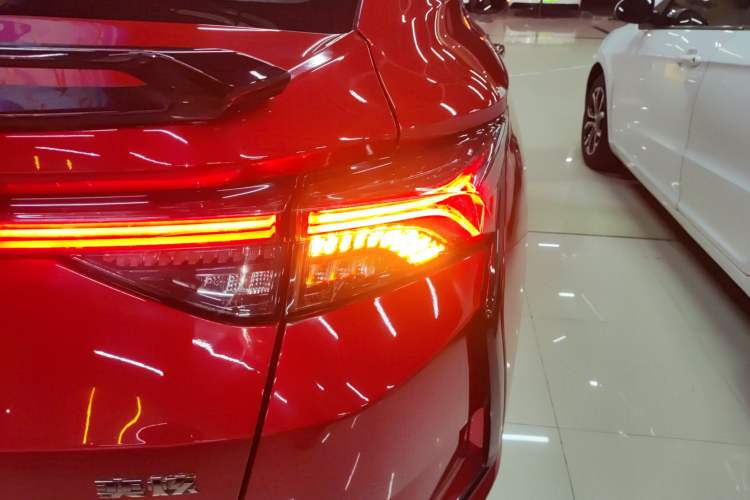 Used Dongfeng Aeolus Yixuan 2022 230T Automatic Adaptive-Beam Knight Edition Right Rear Taillight