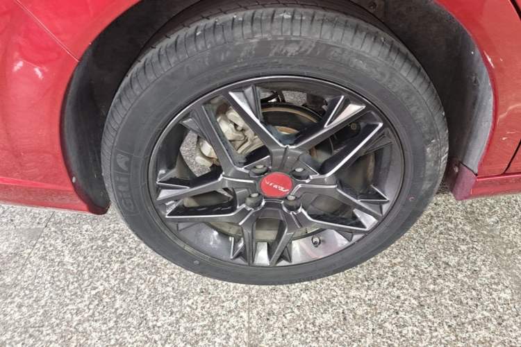 Used Dongfeng Aeolus Yixuan 2022 230T Automatic Adaptive-Beam Knight Edition Right Rear Wheel Hub