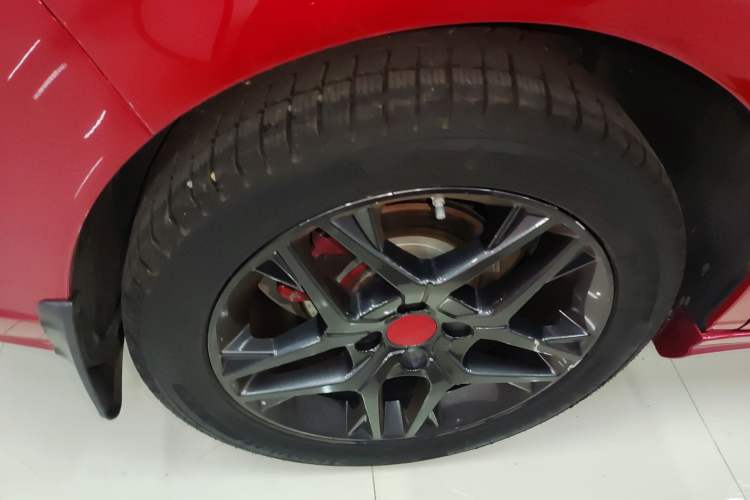 Used Dongfeng Aeolus Yixuan 2022 230T Automatic Adaptive-Beam Knight Edition Right Rear Wheel Hub