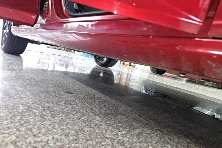 Used Dongfeng Aeolus Yixuan 2022 230T Automatic Adaptive-Beam Knight Edition Right Side Sill
