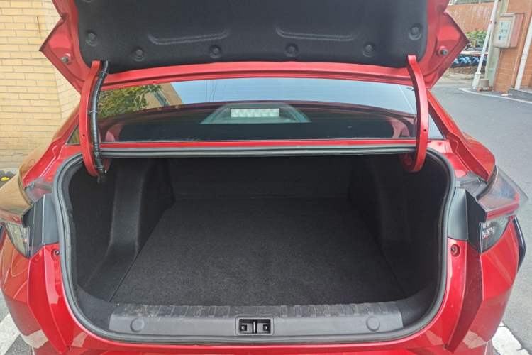 Used Dongfeng Aeolus Yixuan 2022 230T Automatic Adaptive-Beam Knight Edition Trunk