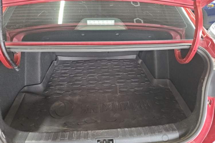 Used Dongfeng Aeolus Yixuan 2022 230T Automatic Adaptive-Beam Knight Edition Trunk