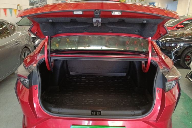 Used Dongfeng Aeolus Yixuan 2022 230T Automatic Adaptive-Beam Knight Edition Trunk