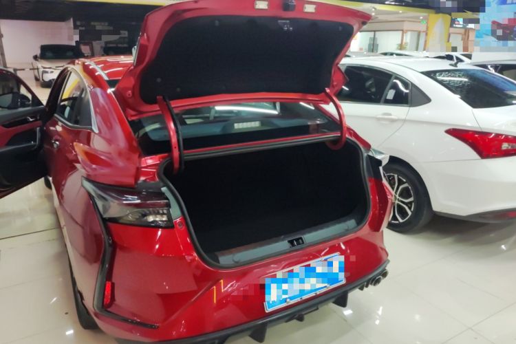 Used Dongfeng Aeolus Yixuan 2022 230T Automatic Adaptive-Beam Knight Edition Trunk