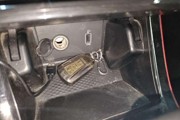 Used Dongfeng Aeolus Yixuan 2022 230T Automatic Adaptive-Beam Knight Edition Vehicle Key