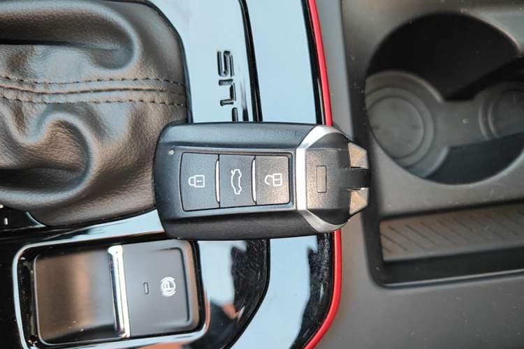 Used Dongfeng Aeolus Yixuan 2022 230T Automatic Adaptive-Beam Knight Edition Vehicle Key