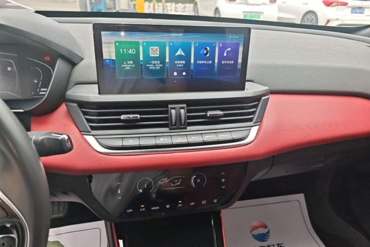Used Dongfeng Aeolus Yixuan 2022 230T Automatic Adaptive-Beam Knight Edition Audio And AC Panel