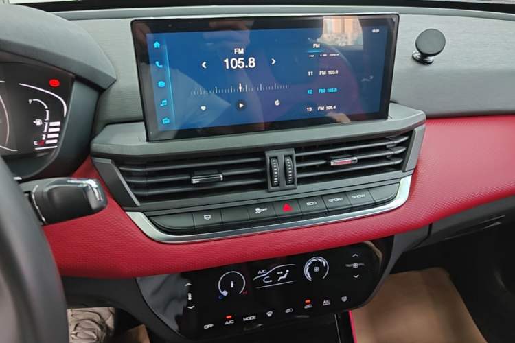 Used Dongfeng Aeolus Yixuan 2022 230T Automatic Adaptive-Beam Knight Edition Audio And AC Panel