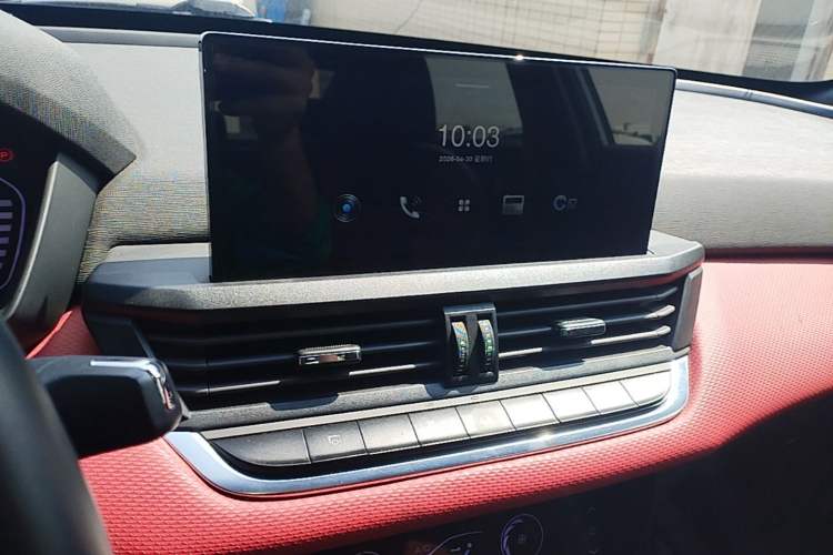 Used Dongfeng Aeolus Yixuan 2022 230T Automatic Adaptive-Beam Knight Edition Audio And AC Panel