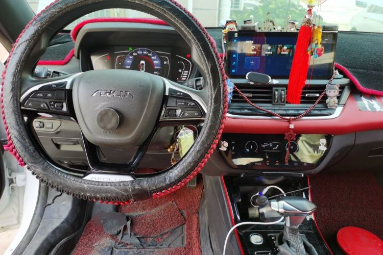 Used Dongfeng Aeolus Yixuan 2022 230T Automatic Adaptive-Beam Knight Edition Center Console