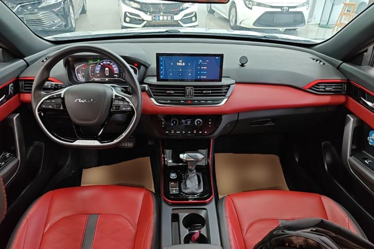 Used Dongfeng Aeolus Yixuan 2022 230T Automatic Adaptive-Beam Knight Edition Center Console