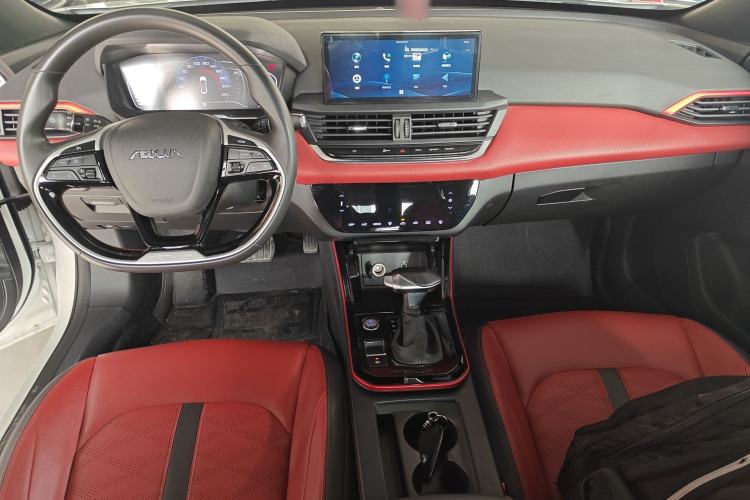 Used Dongfeng Aeolus Yixuan 2022 230T Automatic Adaptive-Beam Knight Edition Center Console