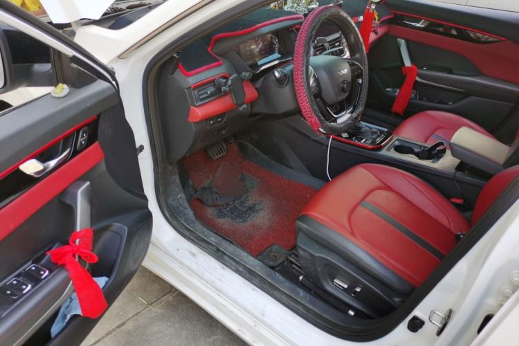 Used Dongfeng Aeolus Yixuan 2022 230T Automatic Adaptive-Beam Knight Edition Driver Seat