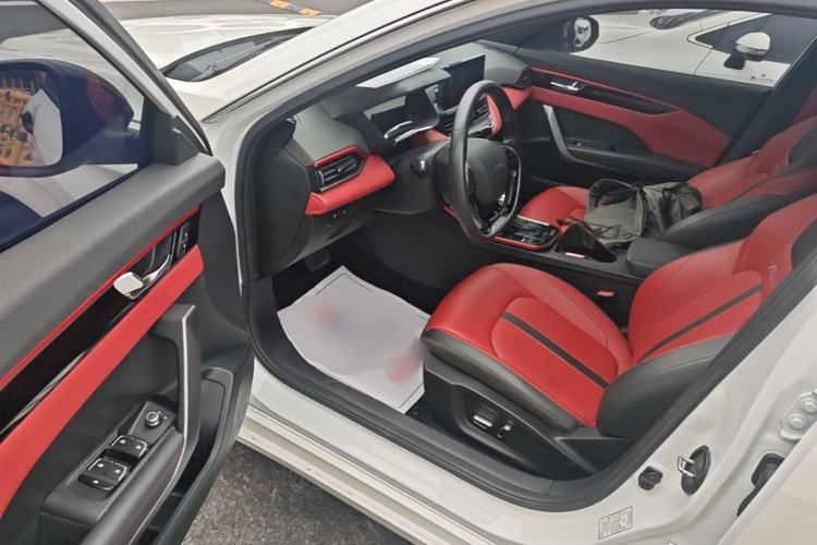 Used Dongfeng Aeolus Yixuan 2022 230T Automatic Adaptive-Beam Knight Edition Driver Seat