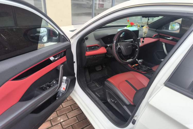 Used Dongfeng Aeolus Yixuan 2022 230T Automatic Adaptive-Beam Knight Edition Driver Seat