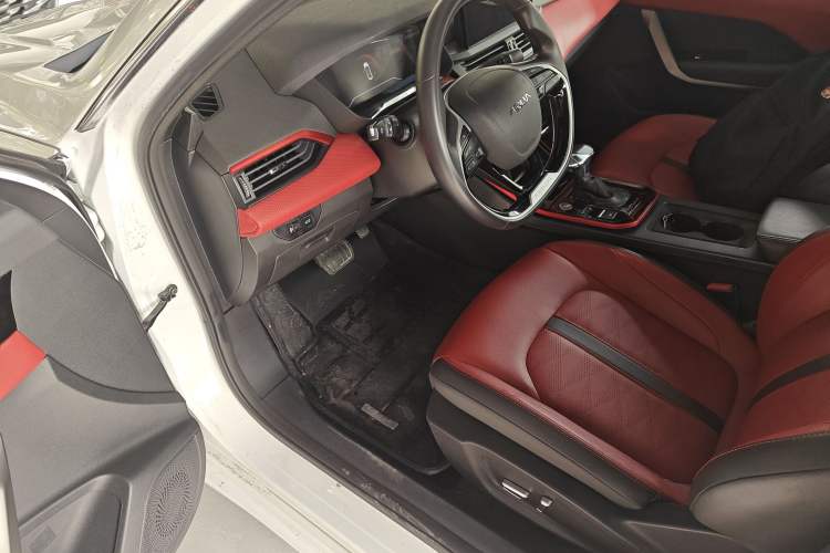 Used Dongfeng Aeolus Yixuan 2022 230T Automatic Adaptive-Beam Knight Edition Driver Seat