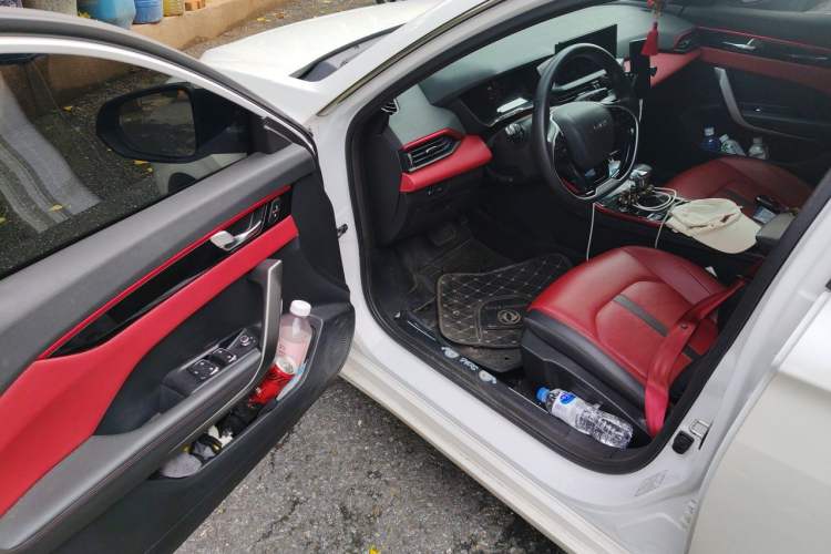 Used Dongfeng Aeolus Yixuan 2022 230T Automatic Adaptive-Beam Knight Edition Driver Seat