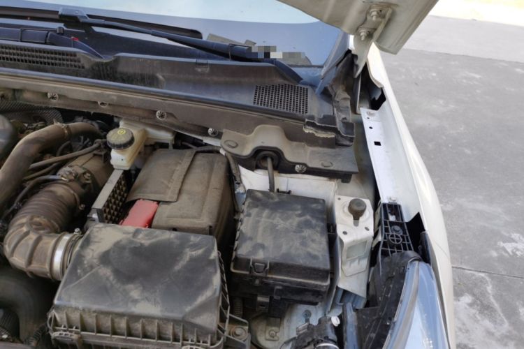 Used Dongfeng Aeolus Yixuan 2022 230T Automatic Adaptive-Beam Knight Edition Engine Bay Left