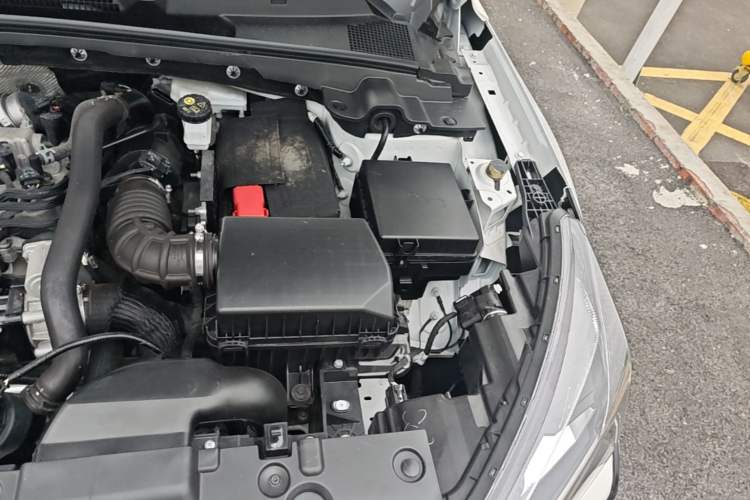 Used Dongfeng Aeolus Yixuan 2022 230T Automatic Adaptive-Beam Knight Edition Engine Bay Left