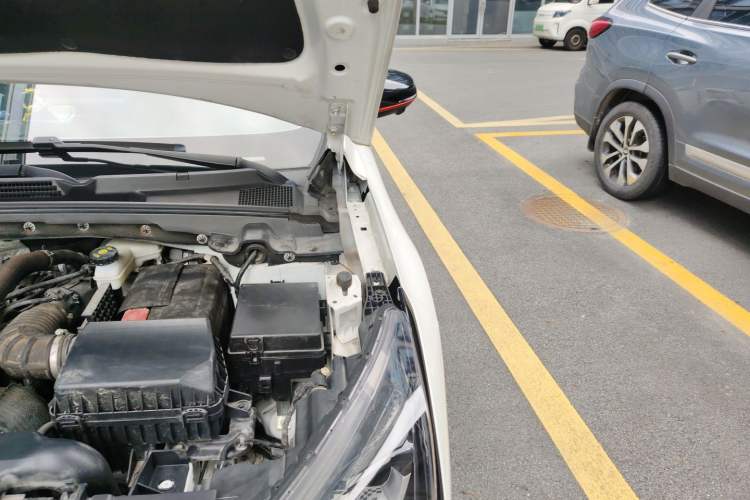 Used Dongfeng Aeolus Yixuan 2022 230T Automatic Tiger Roar Edition Engine Bay Left