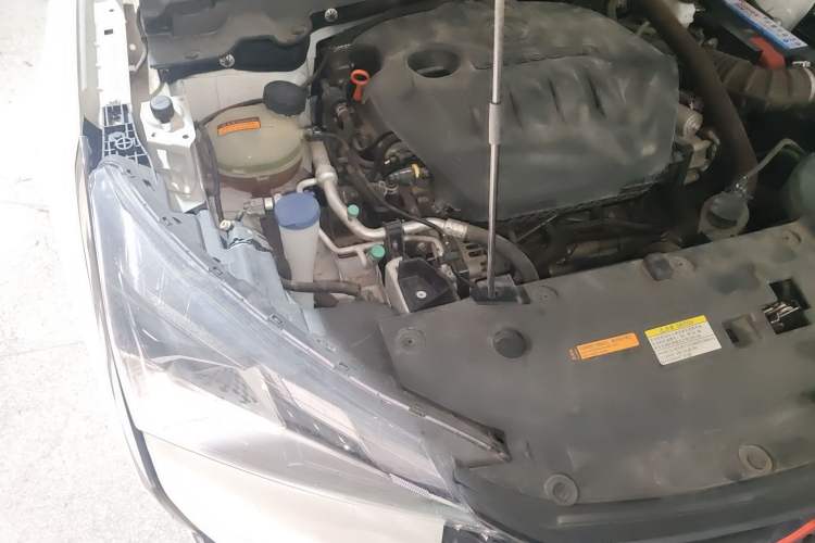 Used Dongfeng Aeolus Yixuan 2022 230T Automatic Adaptive-Beam Knight Edition Engine Bay Right