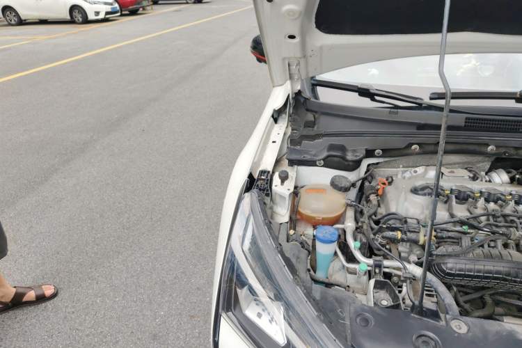 Used Dongfeng Aeolus Yixuan 2022 230T Automatic Tiger Roar Edition Engine Bay Right