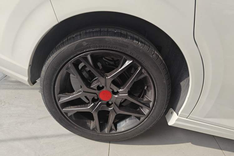 Used Dongfeng Aeolus Yixuan 2022 230T Automatic Adaptive-Beam Knight Edition Exterior 4