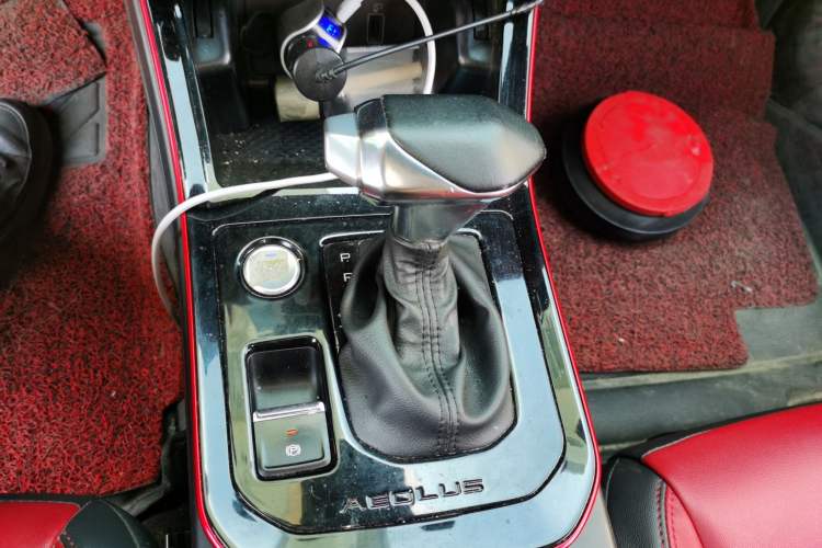 Used Dongfeng Aeolus Yixuan 2022 230T Automatic Adaptive-Beam Knight Edition Gear Lever