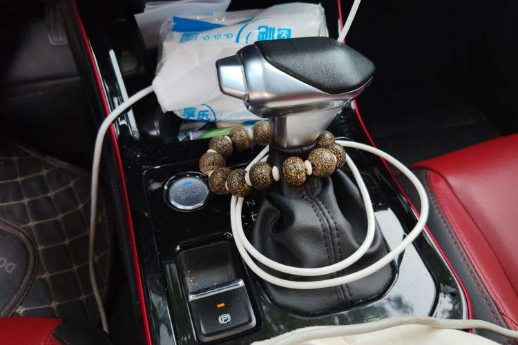 Used Dongfeng Aeolus Yixuan 2022 230T Automatic Adaptive-Beam Knight Edition Gear Lever