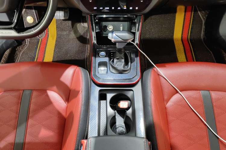 Used Dongfeng Aeolus Yixuan 2022 230T Automatic Adaptive-Beam Knight Edition Gear Lever