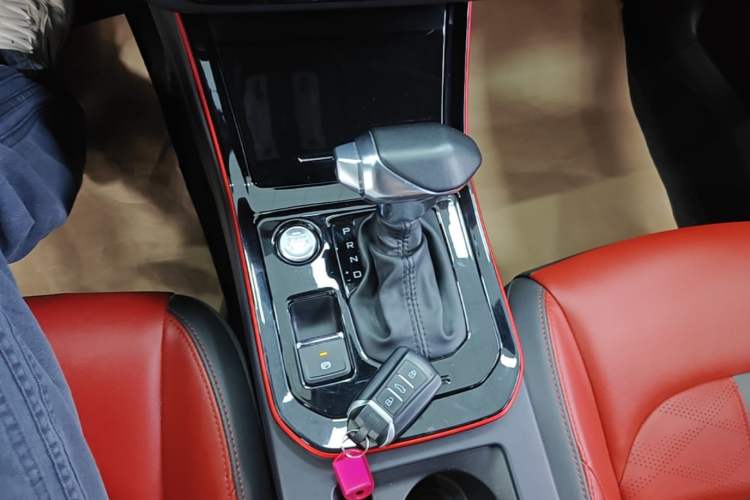 Used Dongfeng Aeolus Yixuan 2022 230T Automatic Adaptive-Beam Knight Edition Gear Lever