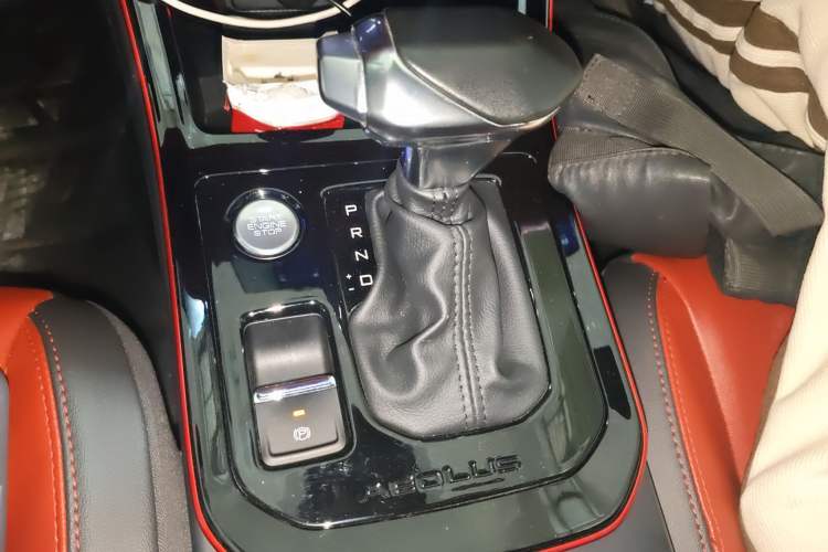 Used Dongfeng Aeolus Yixuan 2022 230T Automatic Adaptive-Beam Knight Edition Gear Lever