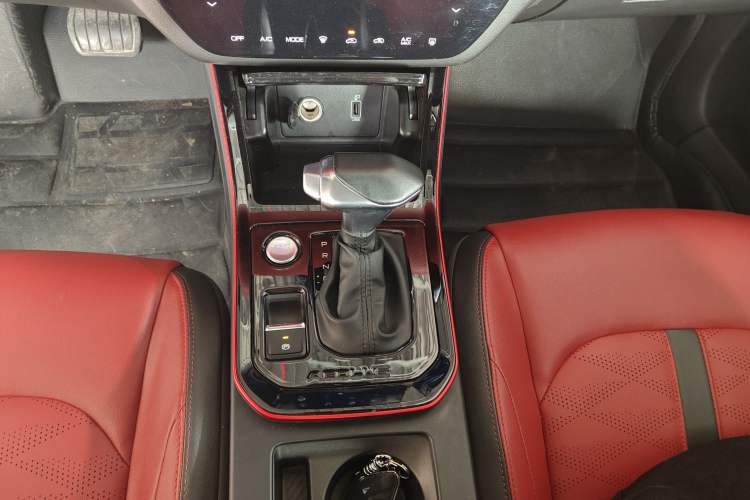 Used Dongfeng Aeolus Yixuan 2022 230T Automatic Adaptive-Beam Knight Edition Gear Lever