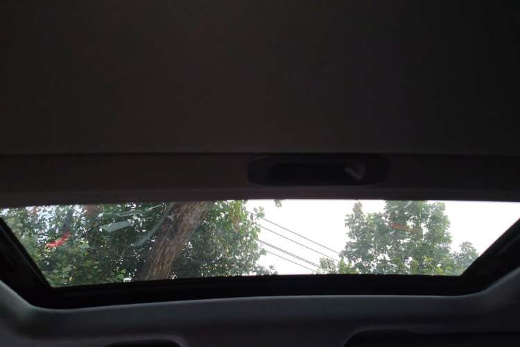 Used Dongfeng Aeolus Yixuan 2022 230T Automatic Adaptive-Beam Knight Edition Headliner