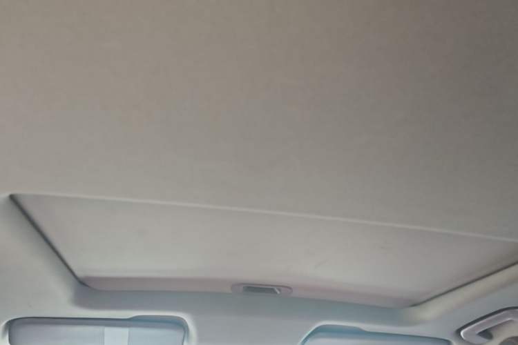 Used Dongfeng Aeolus Yixuan 2022 230T Automatic Adaptive-Beam Knight Edition Headliner