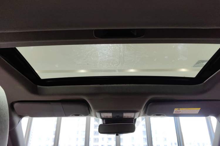 Used Dongfeng Aeolus Yixuan 2022 230T Automatic Adaptive-Beam Knight Edition Headliner