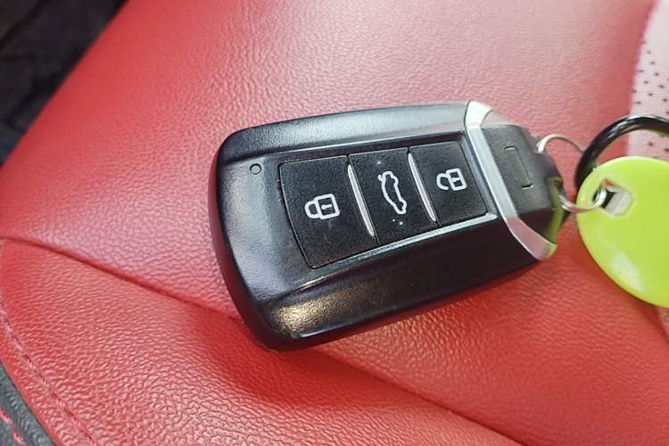 Used Dongfeng Aeolus Yixuan 2022 230T Automatic Adaptive-Beam Knight Edition Interior 1