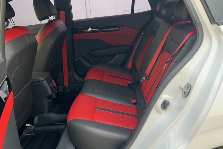 Used Dongfeng Aeolus Yixuan 2022 230T Automatic Adaptive-Beam Knight Edition Interior 2