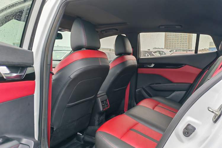 Used Dongfeng Aeolus Yixuan 2022 230T Automatic Adaptive-Beam Knight Edition Interior 4