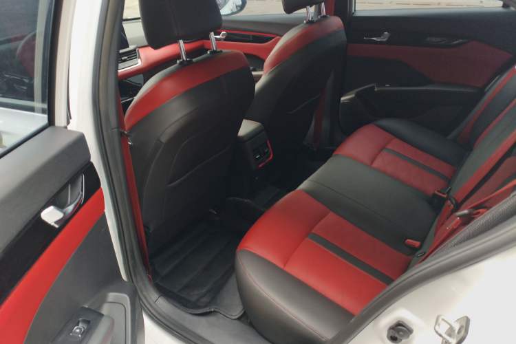 Used Dongfeng Aeolus Yixuan 2022 230T Automatic Adaptive-Beam Knight Edition Interior 4