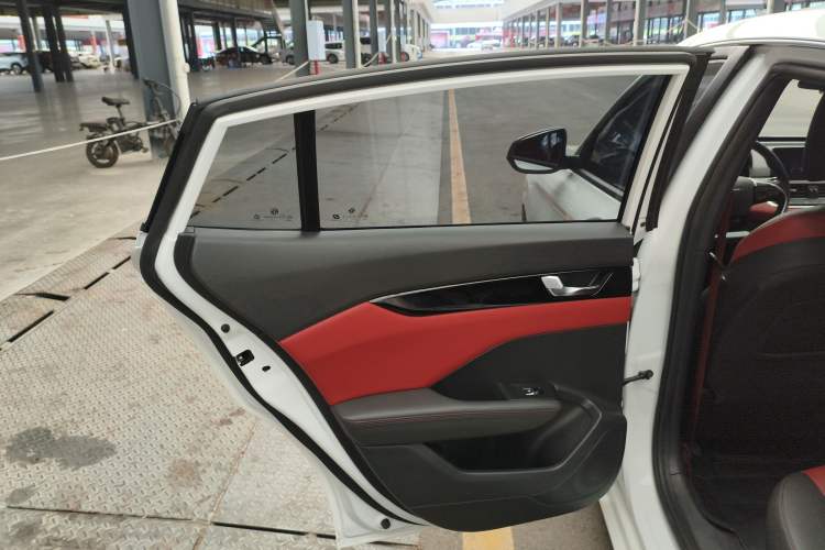 Used Dongfeng Aeolus Yixuan 2022 230T Automatic Adaptive-Beam Knight Edition Interior 8