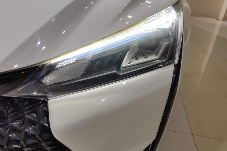 Used Dongfeng Aeolus Yixuan 2022 230T Automatic Adaptive-Beam Knight Edition Left Front Headlight